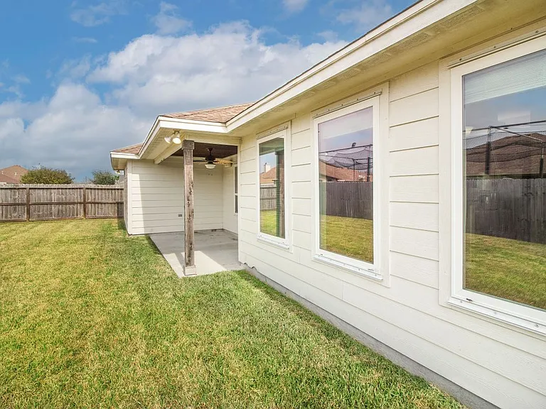 3825 Kangaroo Ct — Photo 28