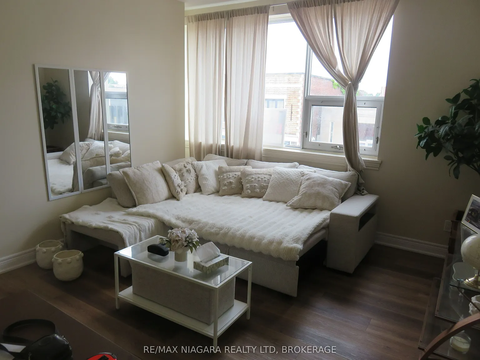 2 bed, $1,650 — Photo 3
