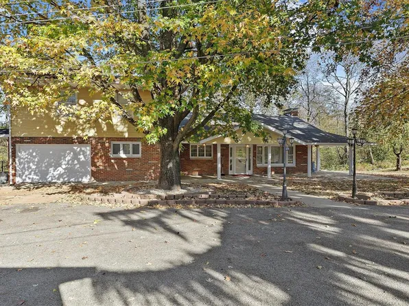 8991 Summit Dr, Fairview Heights, IL 62208