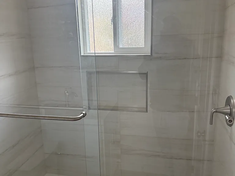 6540 S Pickering Ave — Photo 3