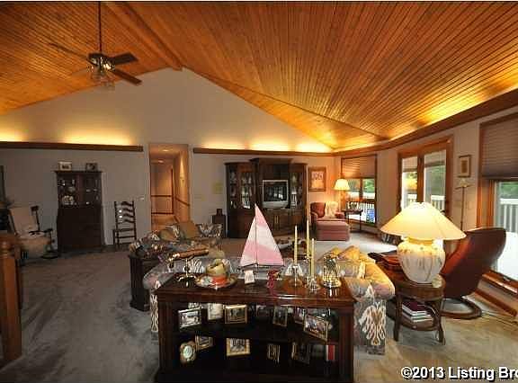 4th image of 390 Browns Ln