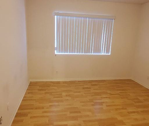 4th image of 521 S Manhattan Pl APT 107