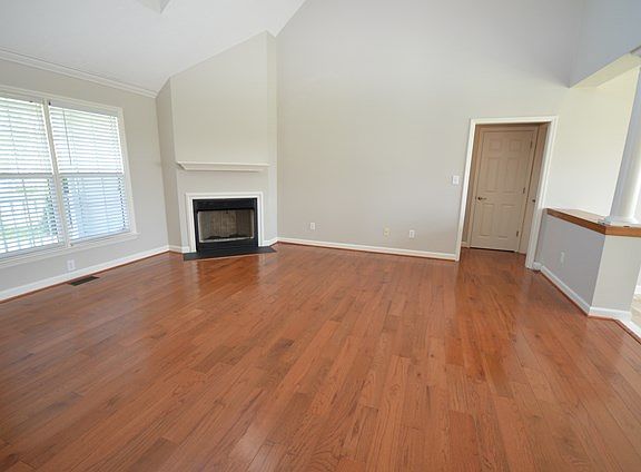 3rd image of 400 Woodcroft Dr
