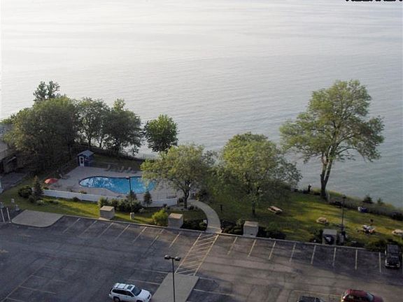 5th image of 11720 Edgewater Dr #405