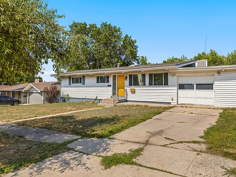 1321 Eagle View Dr — Photo 2
