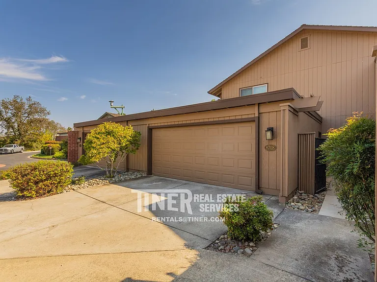 8708 Bluff Ln — Photo 1