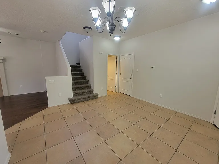2202 Margarita Dr SE — Photo 8