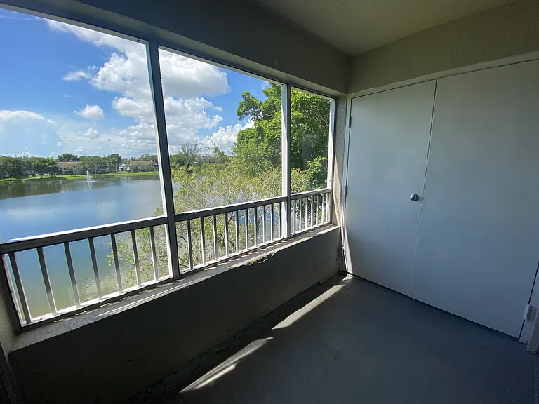 2820 N Oakland Forest Dr #307-1 — Photo 18