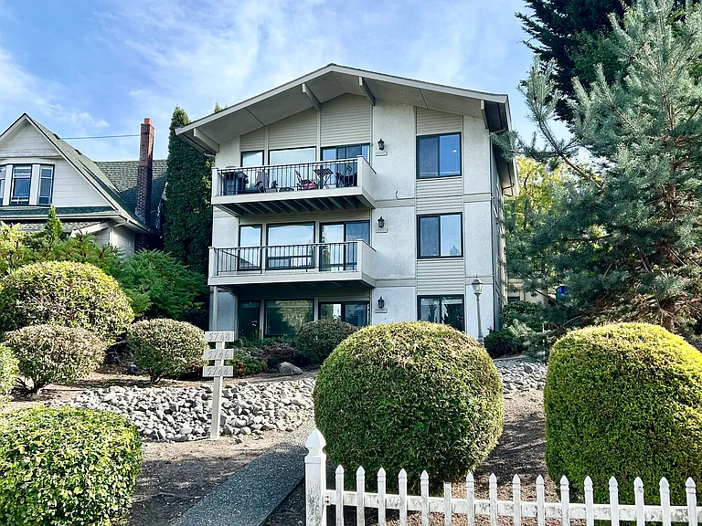 Front of building facing Green Lake Way