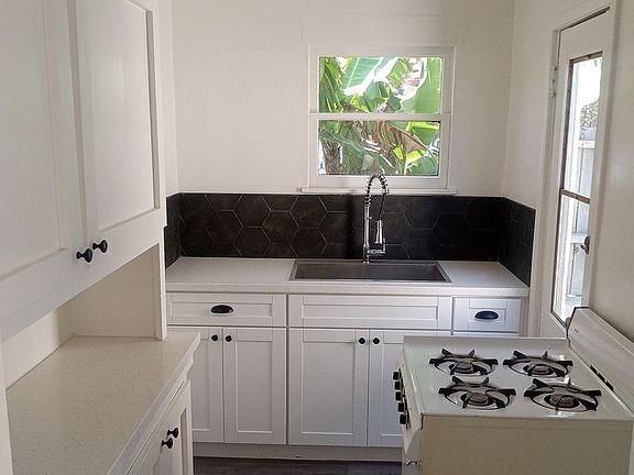 2nd image of 1132 Poli St APT F
