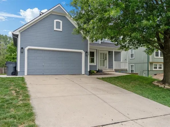 1020 N Crest Dr, Olathe, KS 66061