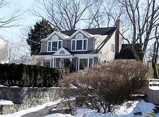 17 Ferris Dr, Old Greenwich, CT 06870