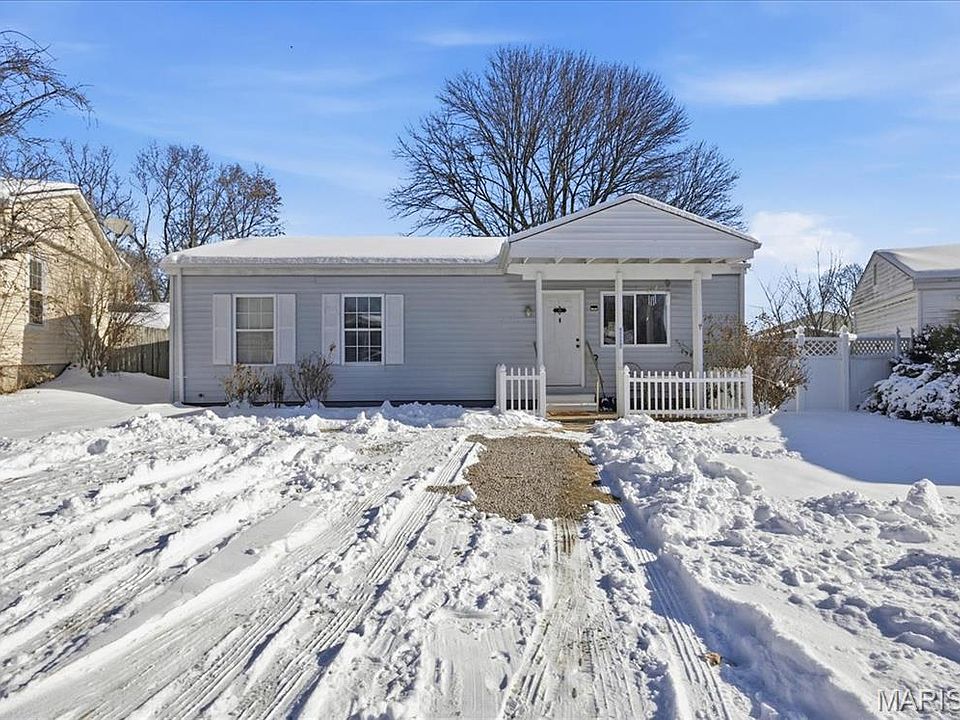 1st image of 42 Cedar Ledge Dr