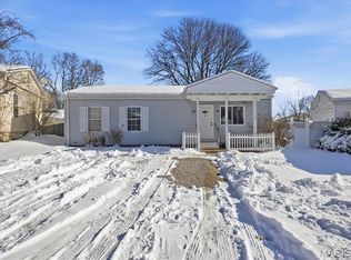 42 Cedar Ledge Dr, Pacific, MO 63069