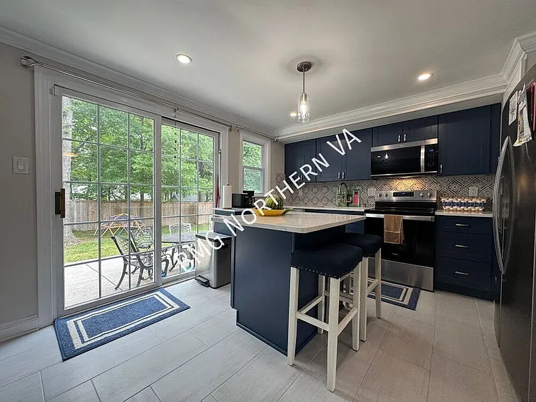 1304 Dulles Pl — Photo 8