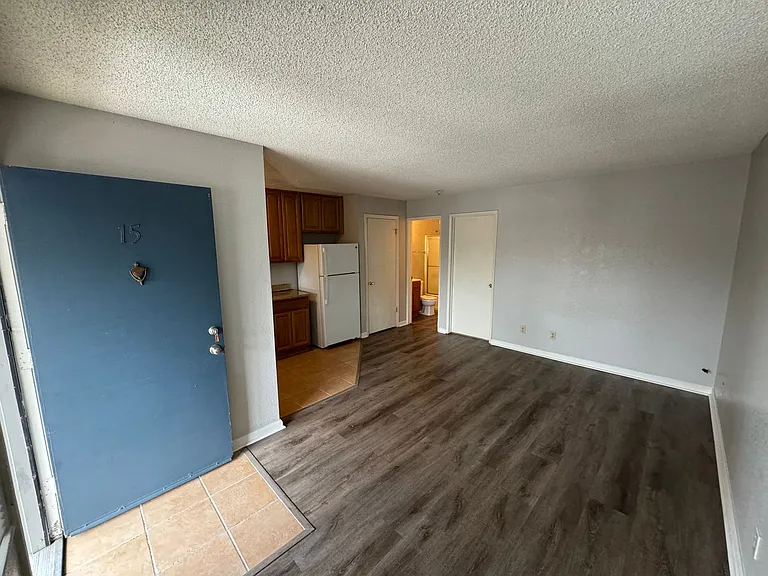 3259 Marshall Way #15 — Photo 2