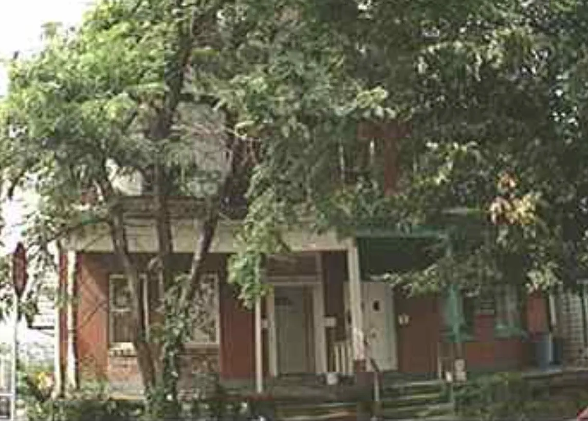 3 bed, 900 sqft, $2,200 — Photo 1