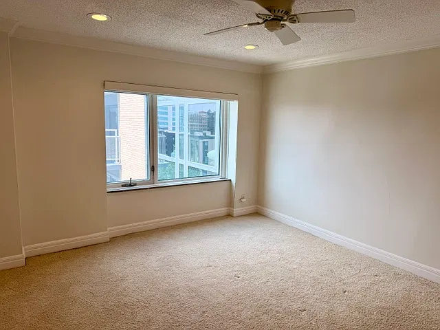4545 Wornall Rd — Photo 4