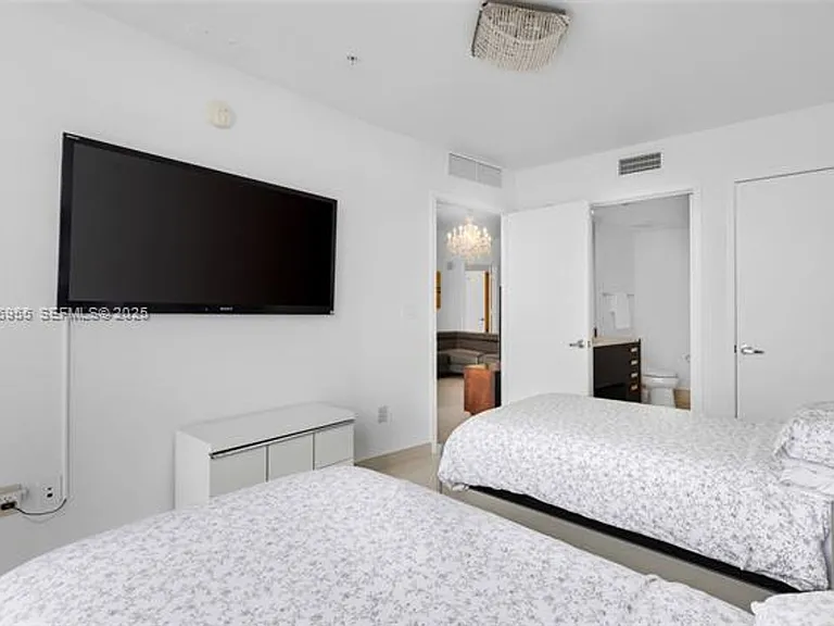 18201 Collins Ave #902 — Photo 21