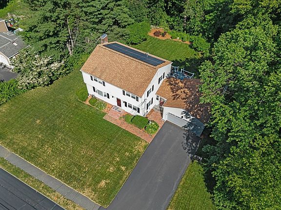 3rd image of 9 Carolyn Dr