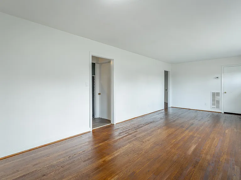 732 Munro Rd — Photo 8