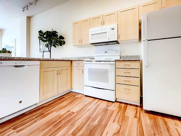 2nd image of 827 Park Ave W #Sw312