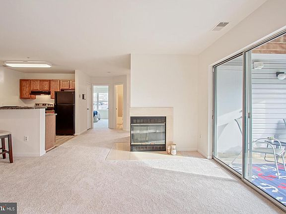 4th image of 50B Greystone Ct #B