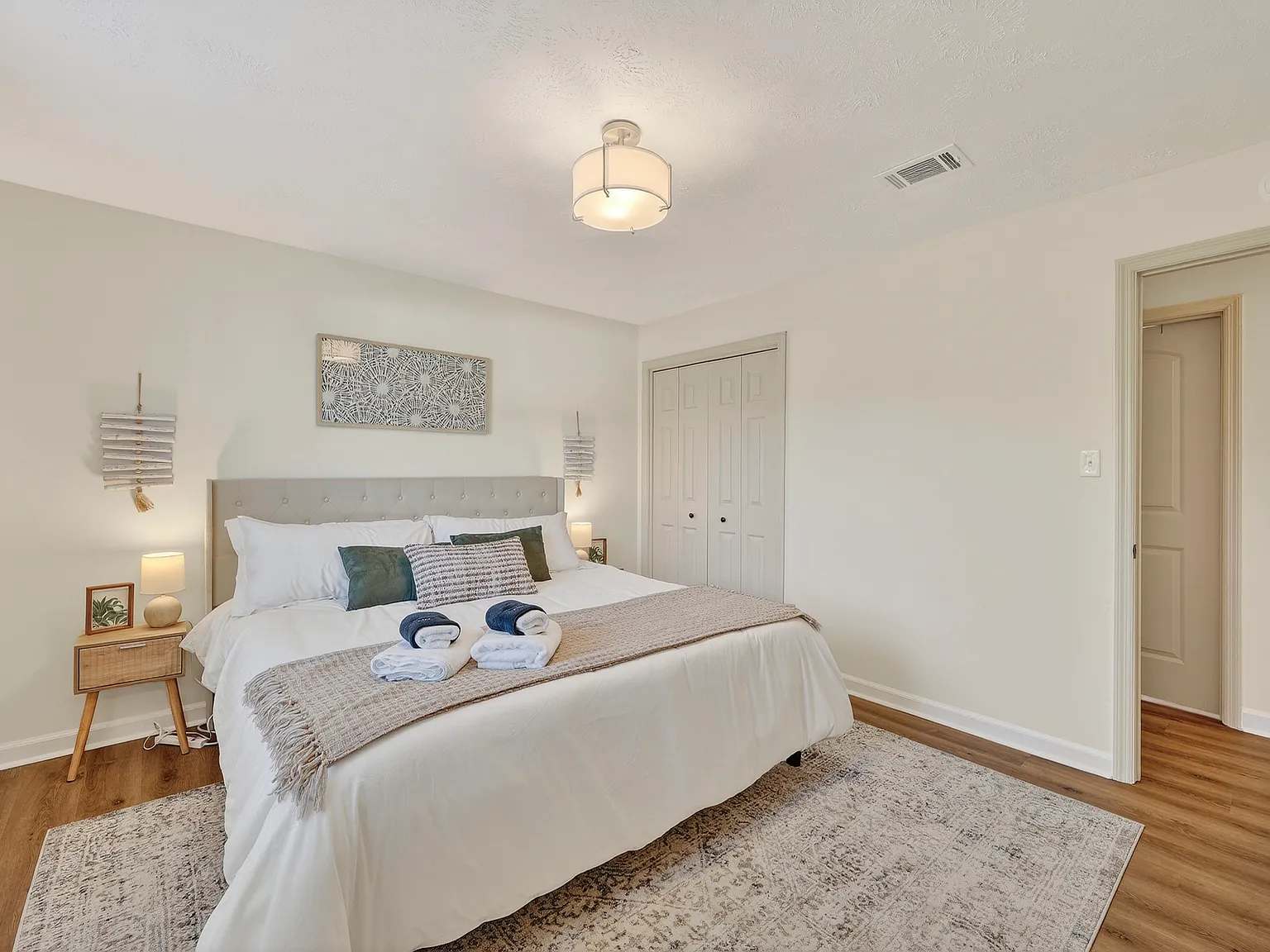 4 bed, $3,500 — Photo 2
