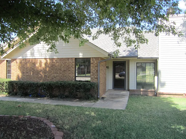 4721 Persimmon Ct — Photo 3