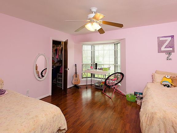 Bedroom 1, walk in closet