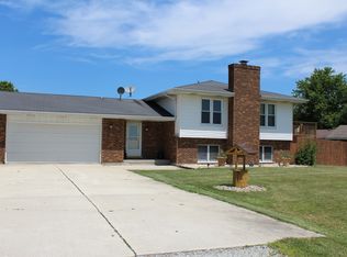 712 E Corning Rd, Beecher, IL 60401