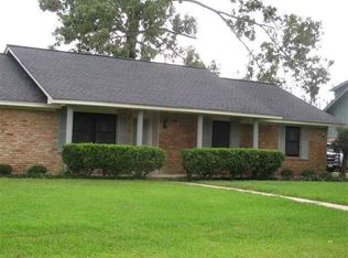6325 Arrowhead Dr, Beaumont, TX 77707