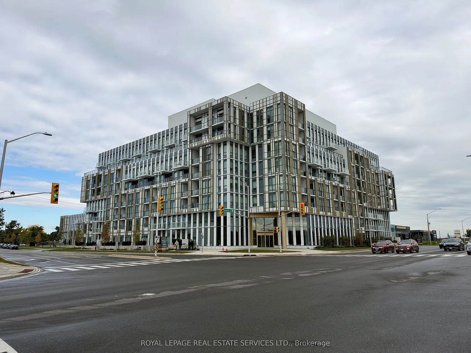 1005 Dundas St E — Photo 1