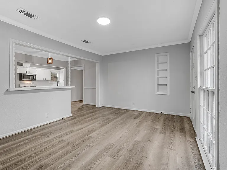 828 Burma Rd — Photo 7