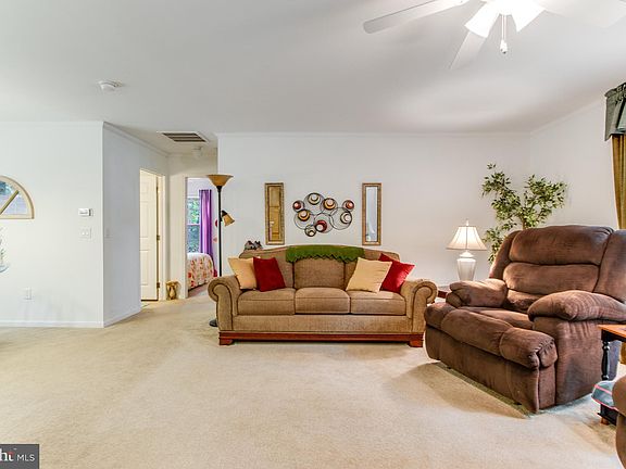 2nd image of 23741 Elmwood Ave E
