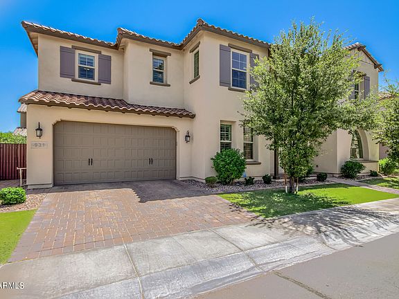 4th image of 931 W Yosemite Dr