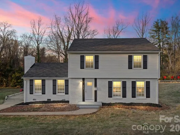 6713 Somersworth Dr, Charlotte, NC 28215