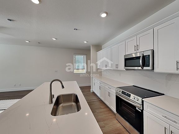 3rd image of 10337 Bee Balm St