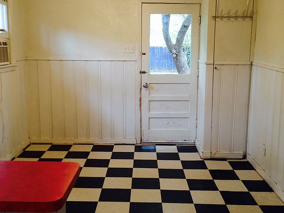 Kitchen Dining Area
