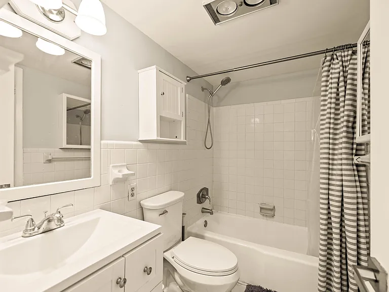 1900 NE 8th Ct #104 — Photo 15