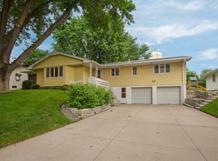 721 Redwood Ln, New Brighton, MN 55112
