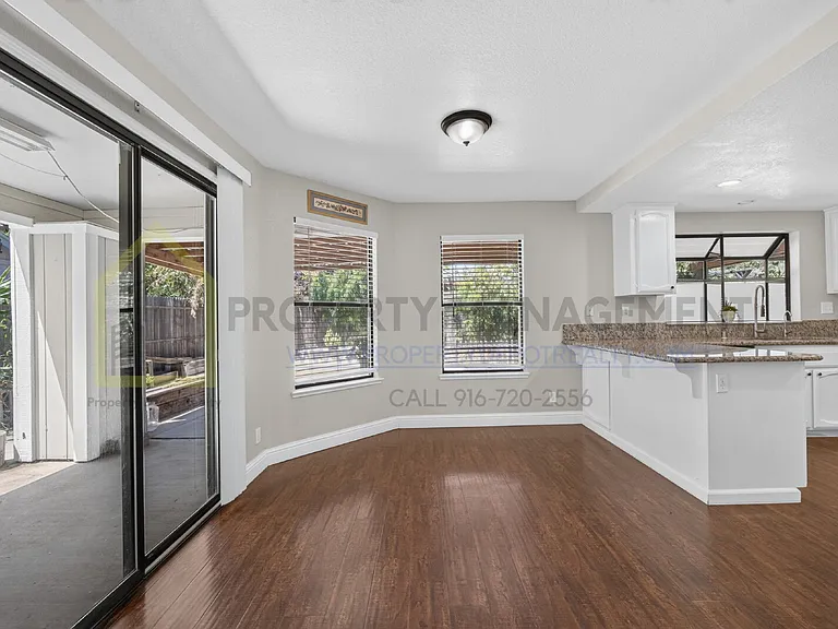 8779 Brittany Park Dr — Photo 18