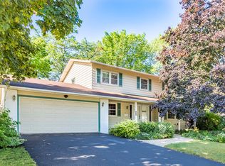 27 Walpole Rd, Elk Grove Village, IL 60007