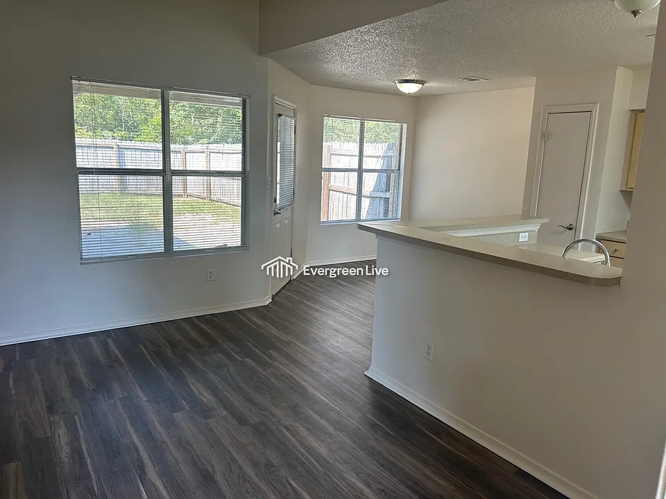 31 Serenata Ct