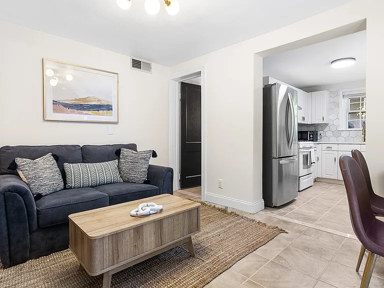 225 Springdale Dr NE — Photo 3