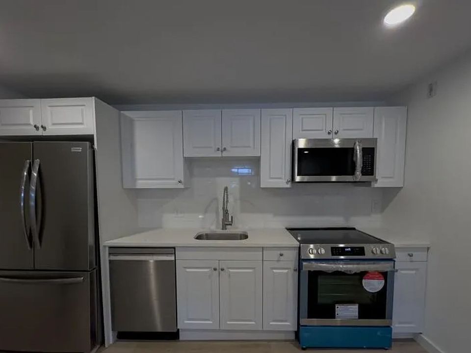 1st image of 400 N Front St #Ea