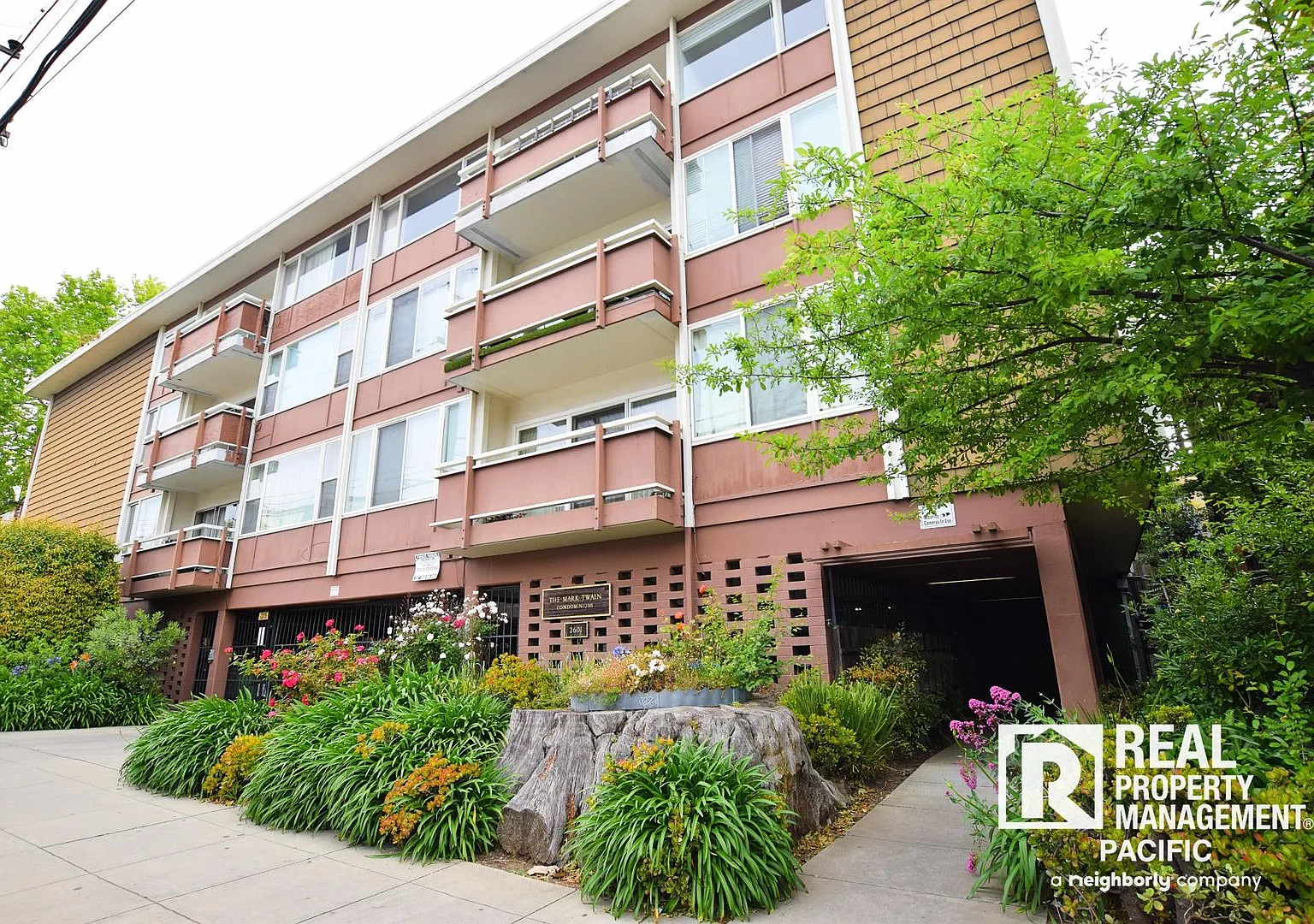 Sunny 2 bedroom in Mark Twain Building — Photo 1
