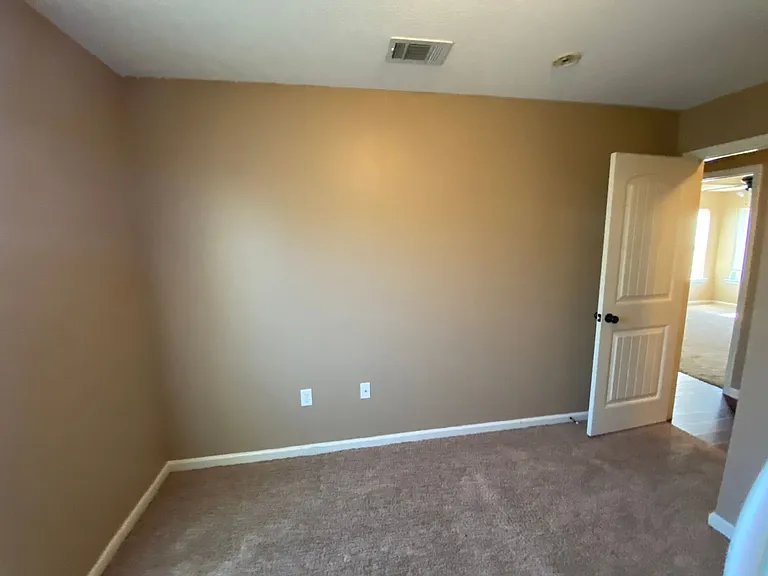 4898 Grant Dr — Photo 25