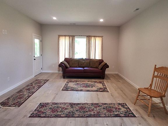 5th image of 1002 Emilee Ct