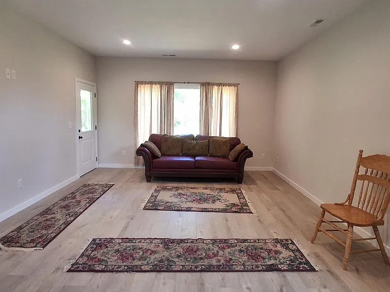 1002 Emilee Ct — Photo 5